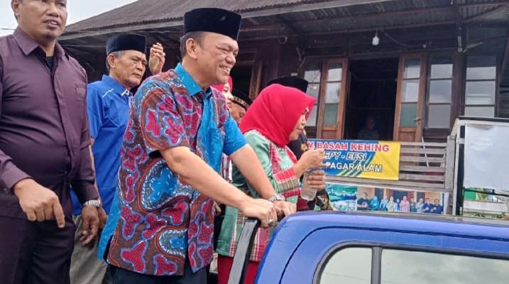 Bakal Calon Walikota dan Wakil Walikota Pagar Alam Hepy- Efsi Mendaftarkan Diri ke KPUD