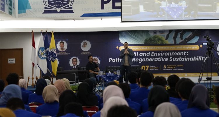 Narasumber : Prof.Dr.ing.Ir. Widodo Brontowiyono, M.Sc. (Guru Besar Fakultas Teknik Lingkungan Universitas Islam Indonesia) dan Eric Julianto (praktisi AI dari Braincore.id) tengah memaparkan materi