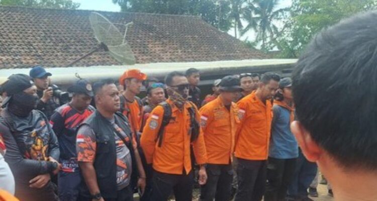 Tim SAR gabungan operasi pencarian dua pendaki Gunung Piramid di Bondowoso yang hilang (photo:istimewa).