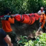 Proses Evakuasi Jenazah pendaki remaja Warga Krobyongan, Desa Gawanan, Kecamatan Colomadu, Kabupaten Karanganyar ini ditemukan tak bernyawa di area jurang dekat Puncak Sejati, Gunung Sumbing.