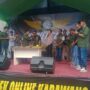 Momen pemotongan tumpeng mewarnai refleksi peringatan Hari Ulang Tahun (HUT) ke-6 Perjuangan Ojek Online Karawang (POOK)